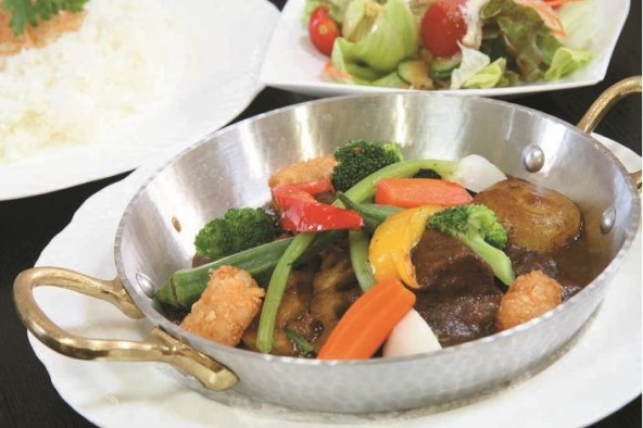 昨年度グランプリの「幻の飯村牛とレンコンのカレー」（茨城県広報資料より）
