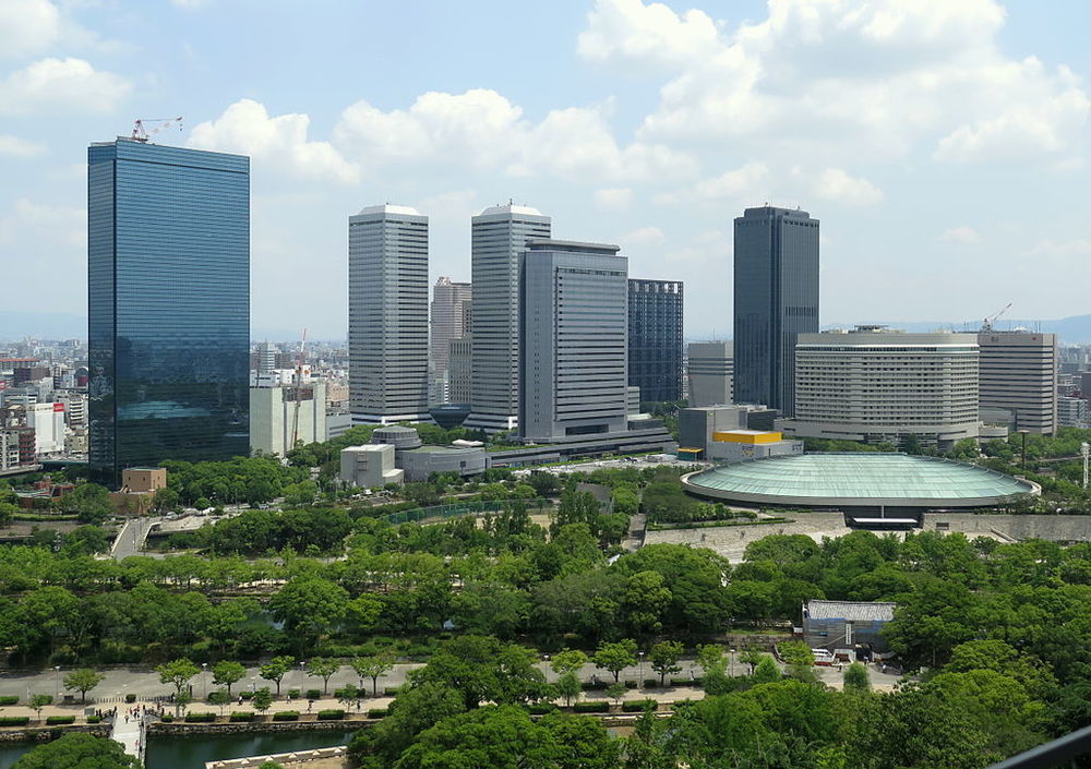 大阪ビジネスパーク遠景(Wing1990hkさん撮影、Wikimedia Commonsより)