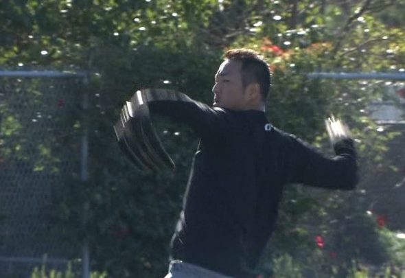 キャッチボールをする黒田投手（画像提供：広島ホームテレビ）