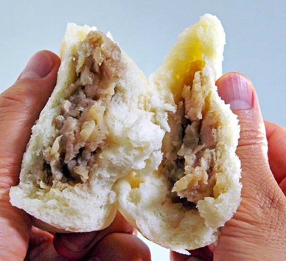 写真：551蓬莱の豚まん（編集部撮影）