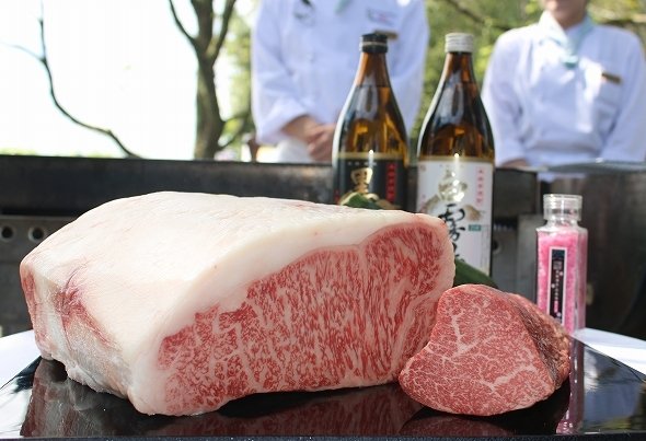 都城の特産品「肉」と「焼酎」