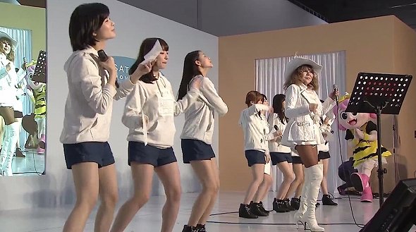 岡山県のご当地キャラ、「ももっち」と「うらっち」もステージに