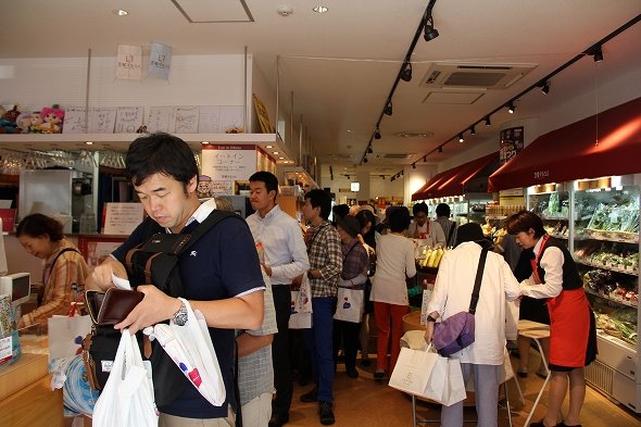 店内には大行列が