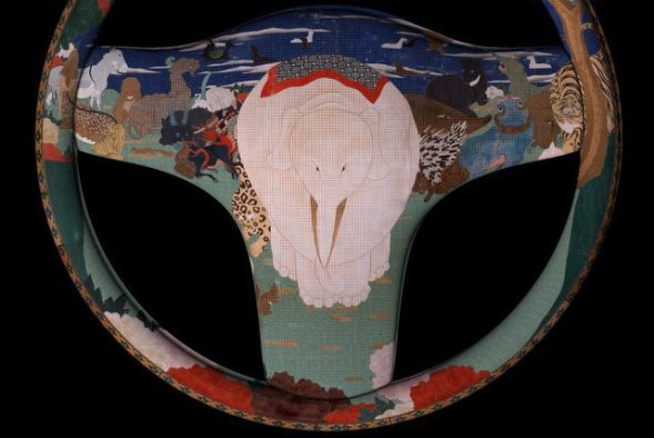 伊藤若冲「鳥獣花木図屏風」モチーフの漆塗りステアリング完成イメージ画像（提供：浄法寺漆産業）