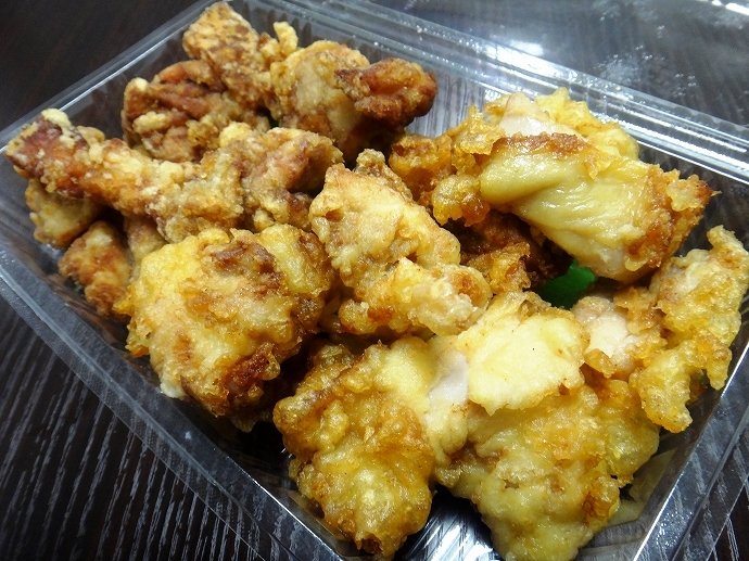 とり天（右）と唐揚げの盛り合わせ￥1296