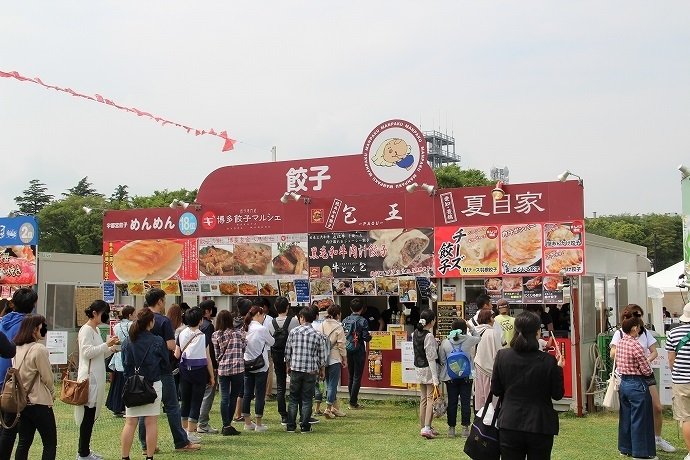 オーソドックスなタイプから変わり種までそろう餃子ブース