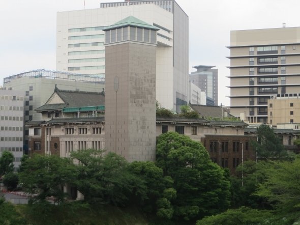 田安門側から見た九段会館