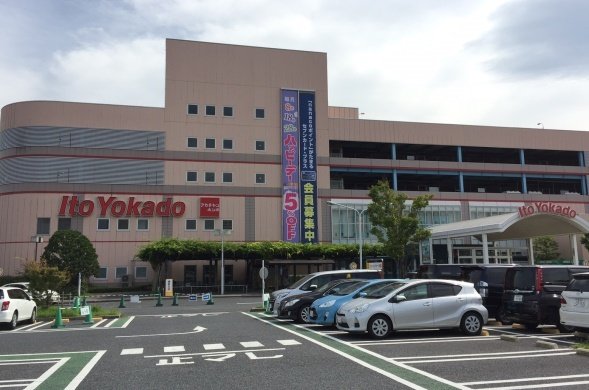 駐車場から見たイトーヨーカドー幕張店