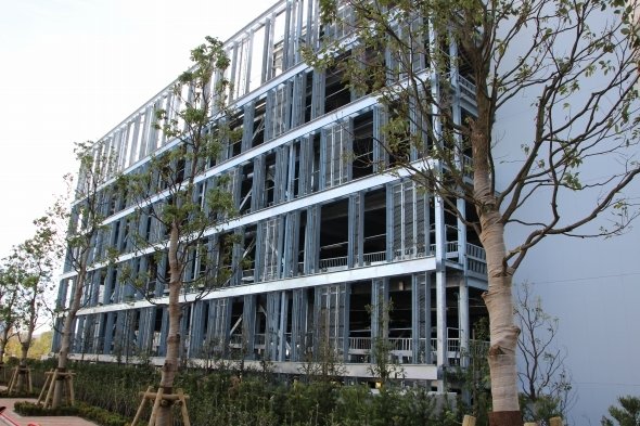 駐車場。当然中身は空っぽ