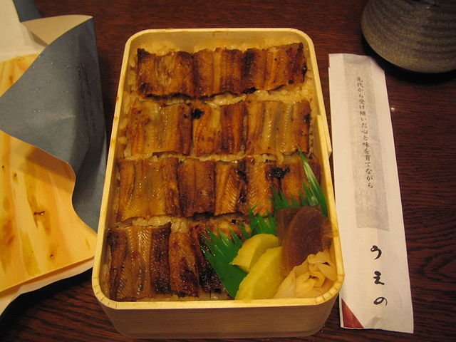 うえのの「あなごめし」弁当（Claponさん撮影、Wikimedia Commonsより）