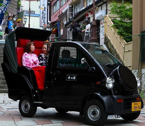 伊香保のエンジン付き人力車（「いかほ秀水園」ウェブサイトより）