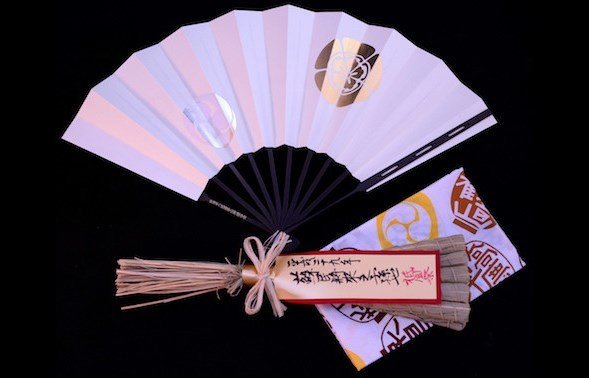 2万円コース記念品、扇子、粽、手拭（クラウドファンディングサイト「Makuake」より）