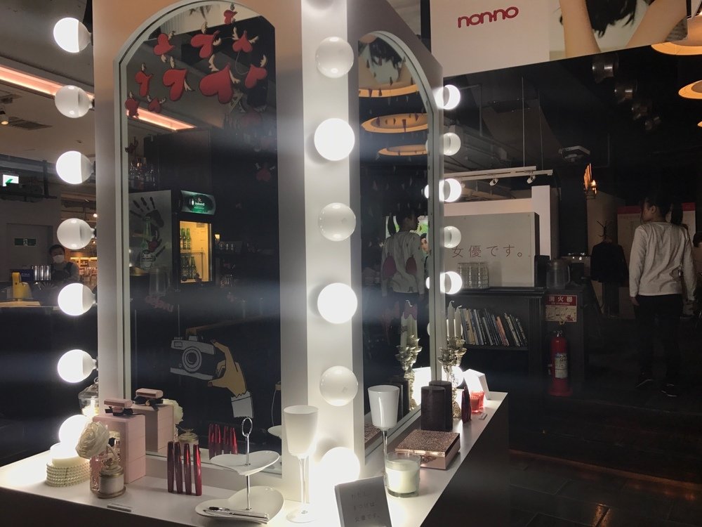 大型のハリウッドミラーも