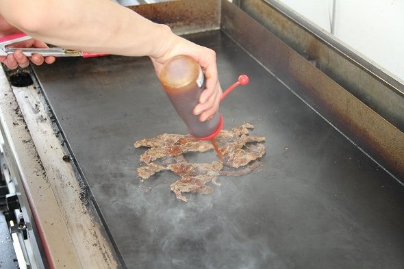 調理時にもたっぷりとタレが追加される
