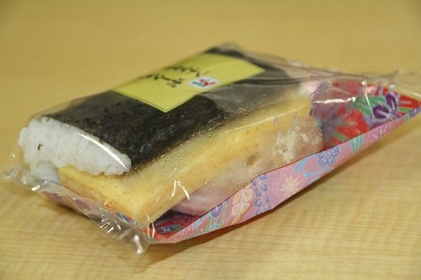 ツナマヨは結構多めに塗られている