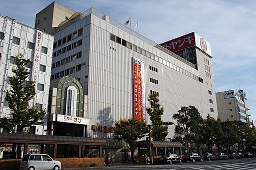 ヤマトヤシキ姫路店(663highlandさん撮影、Wikimedia Commonsより)