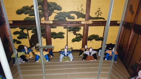 二条城二の丸御殿大広間のラッピングトイレ個室内正面（画像提供：京都市交通局）