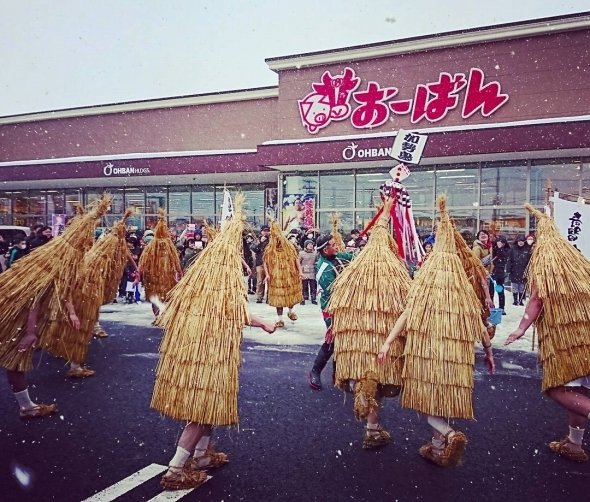 雪が舞う中で行われた加勢鳥の奇習（写真は、上山市観光物産協会提供）