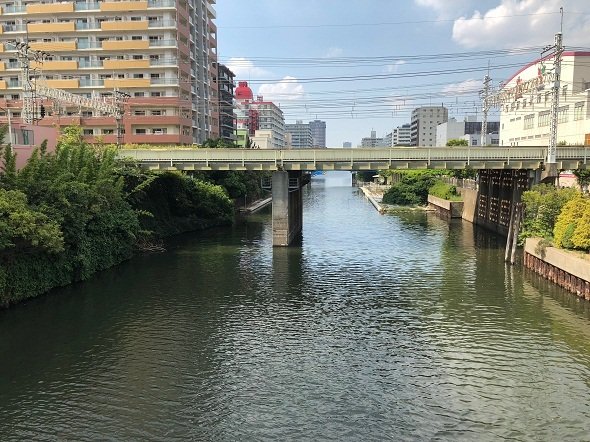 川には独特の怖さがあるように思える(2018年7月記者撮影)