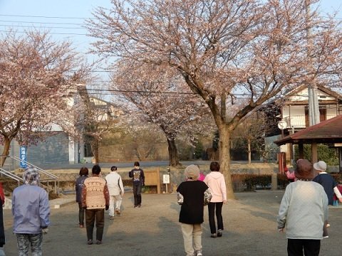 ラジオ体操の活動の様子（全国ラジオ体操連盟提供）