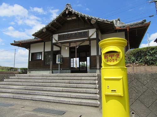 黄色いポスト（画像はくま川鉄道提供）