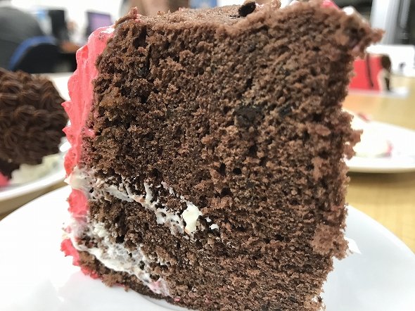 カットしたケーキ