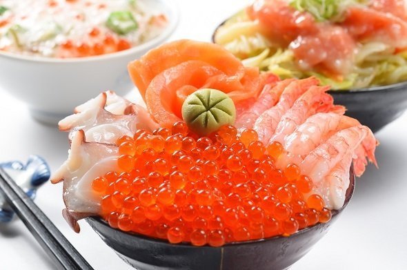 ロイトン札幌・朝食の海鮮丼（画像提供：ロイトン札幌）
