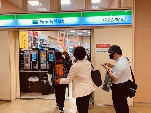 コンビニは混雑