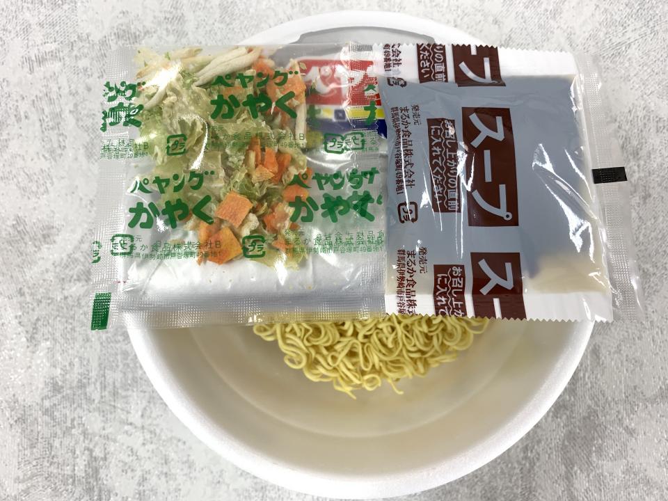 かやくとスープ、麺