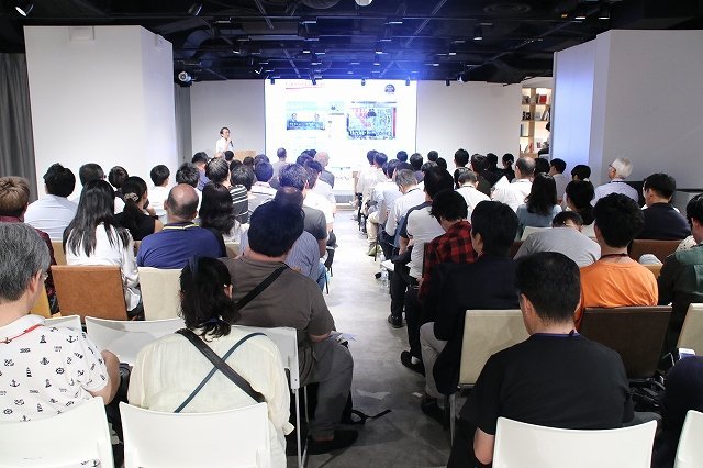 会場には老若男女が訪れていた