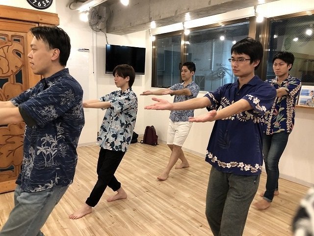 左から、講師の土屋さん、愛甲さん、中野さん、村田さん、渡辺さん