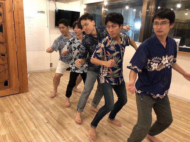 ステップや振りにはメンフラらしい勇ましいものも