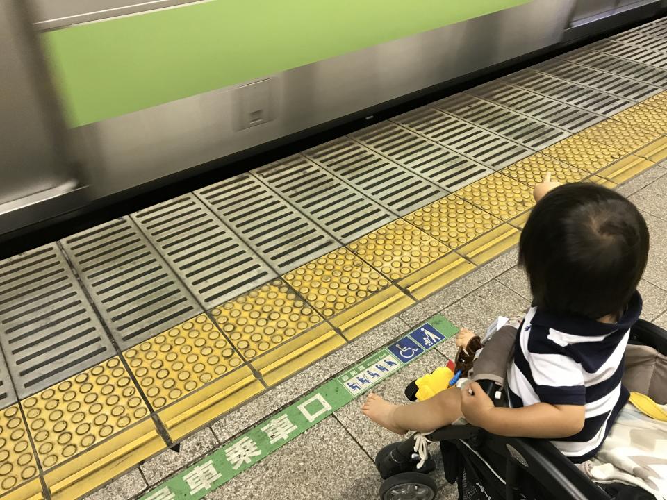 満員電車にベビーカー（画像はイメージ）