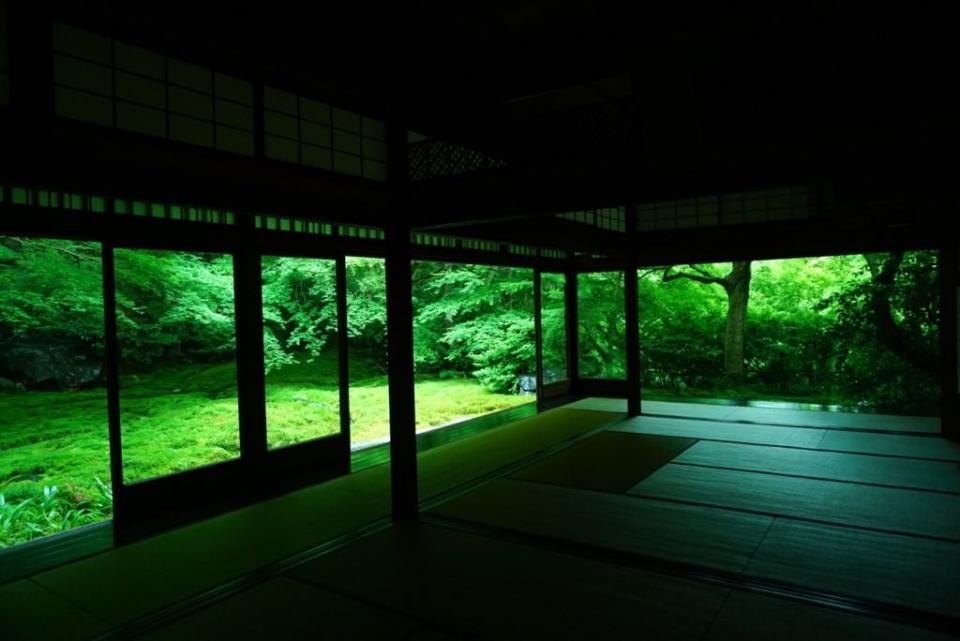 1階に観光客はほぼ０