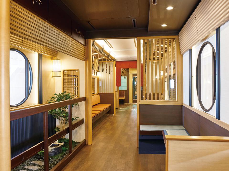 「京とれいん 雅洛」5号車　季節「初秋」（提供・阪急電鉄）