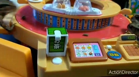 持ち場を移動して餌を食らう「親方」(画面左)