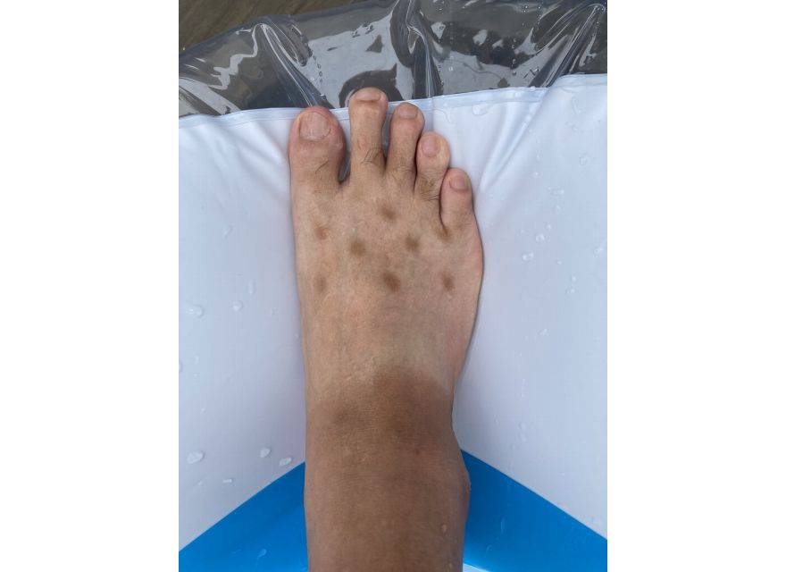 簡易プール×右足