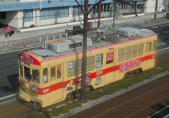 おでんしゃ（Lombrosoさん2015年撮影、Wikimedia Commonsより）