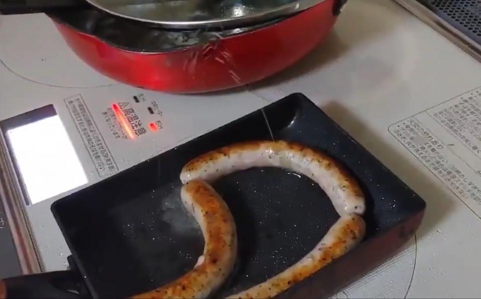 プシャーッ（画像はおすしさんのツイッターから）