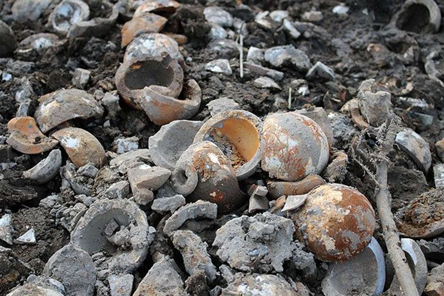 戦時中の手榴弾が今も大量放置されている、埼玉の川原に行ってみた