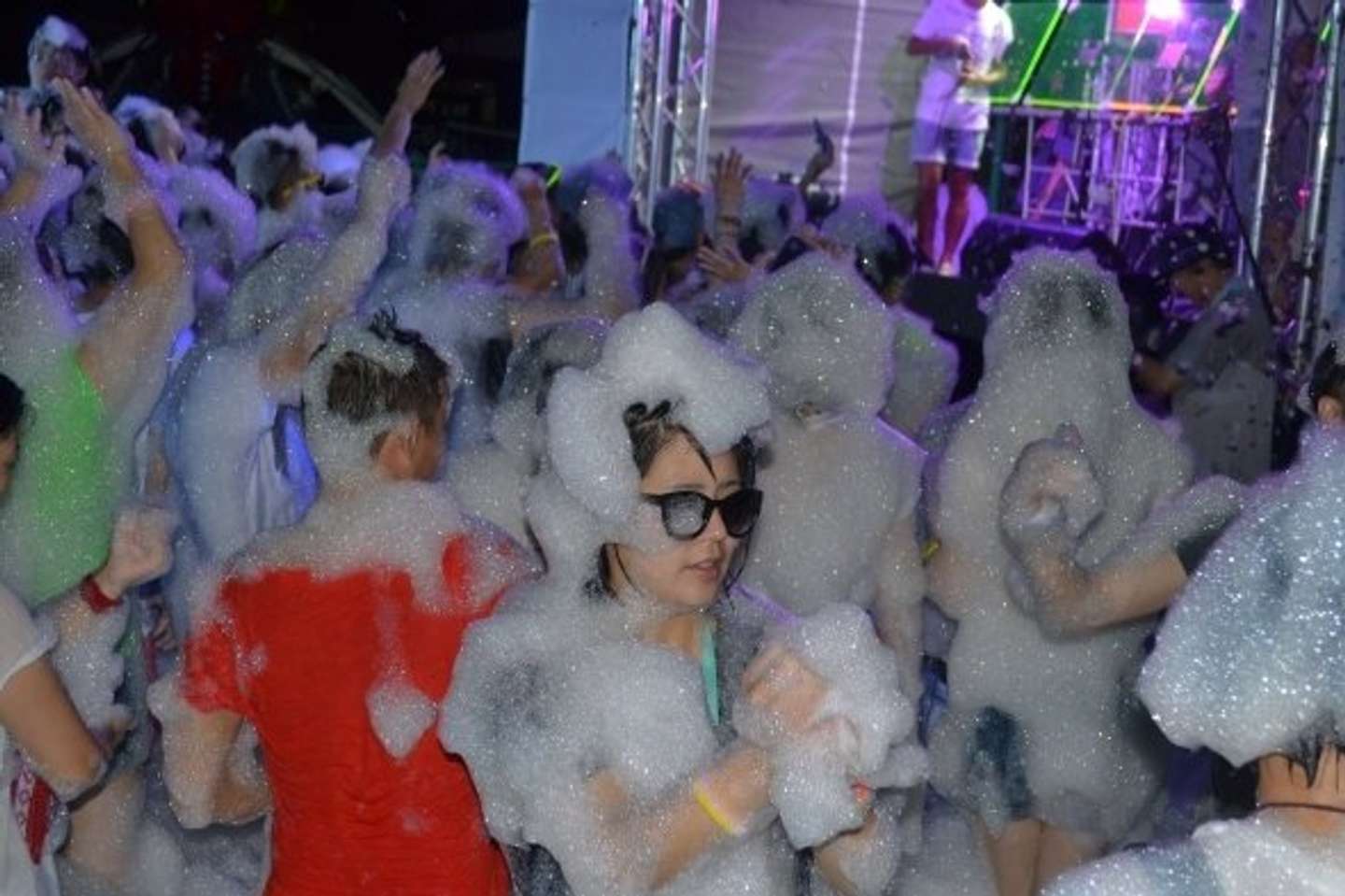 遊園地で 泡まみれ になってみない 浜名湖パルパル 夏の 泡パーティー を開催中 全文表示 Jタウンネット