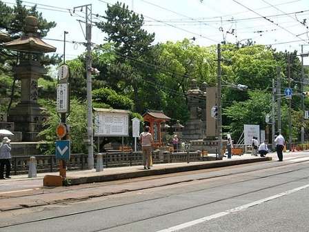 阪堺電車の「明治時代の架線柱」 設置から100年以上、いまも路面電車を支えてます