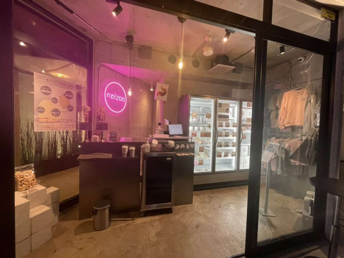 随分おしゃれな無人販売所だ（以下、画像はたいもん／田中大雅＠taigamonsterさんのツイートより）