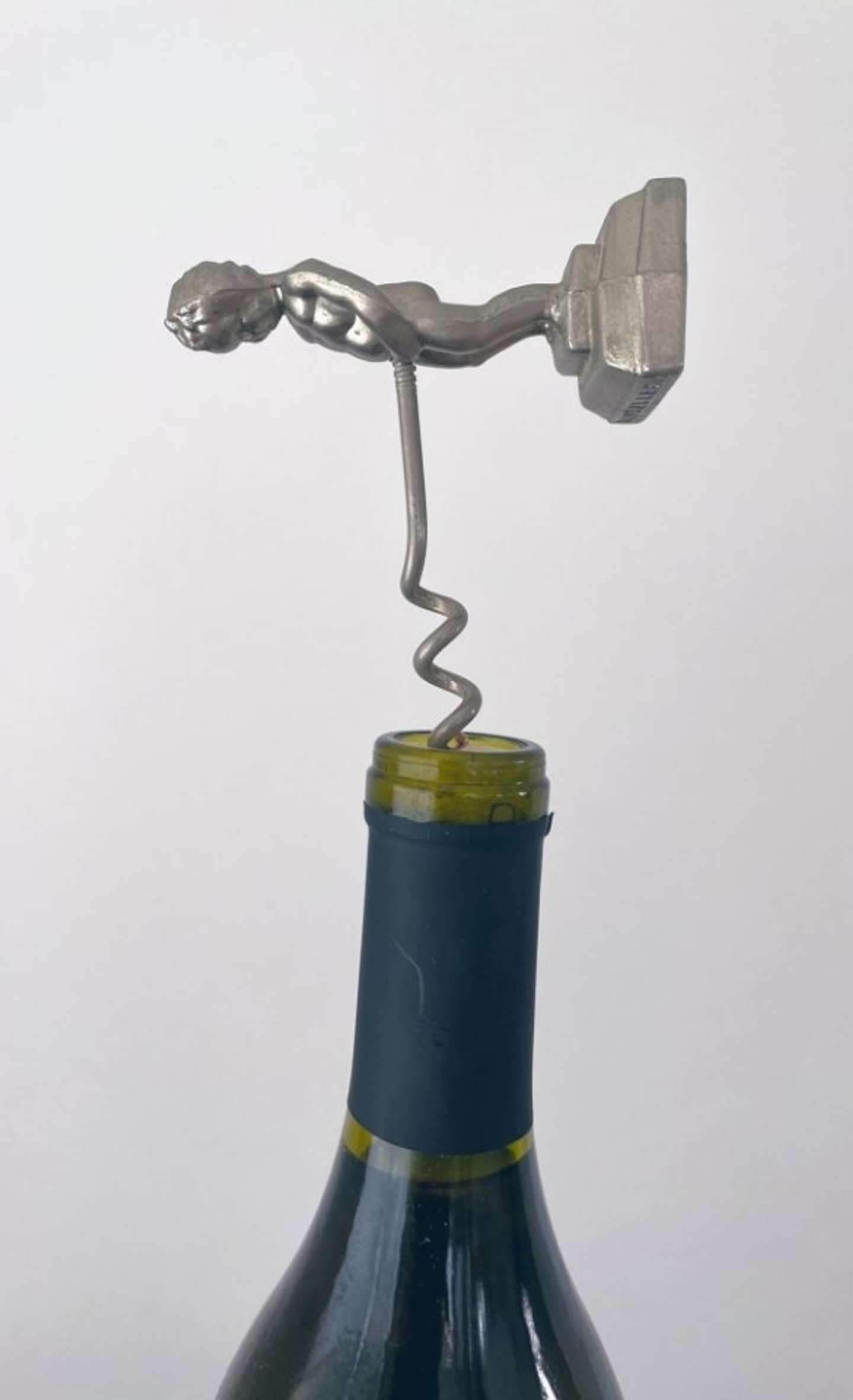 なんてシュールな光景...（写真は投稿者が自宅リビングで撮影したもの、以下同）