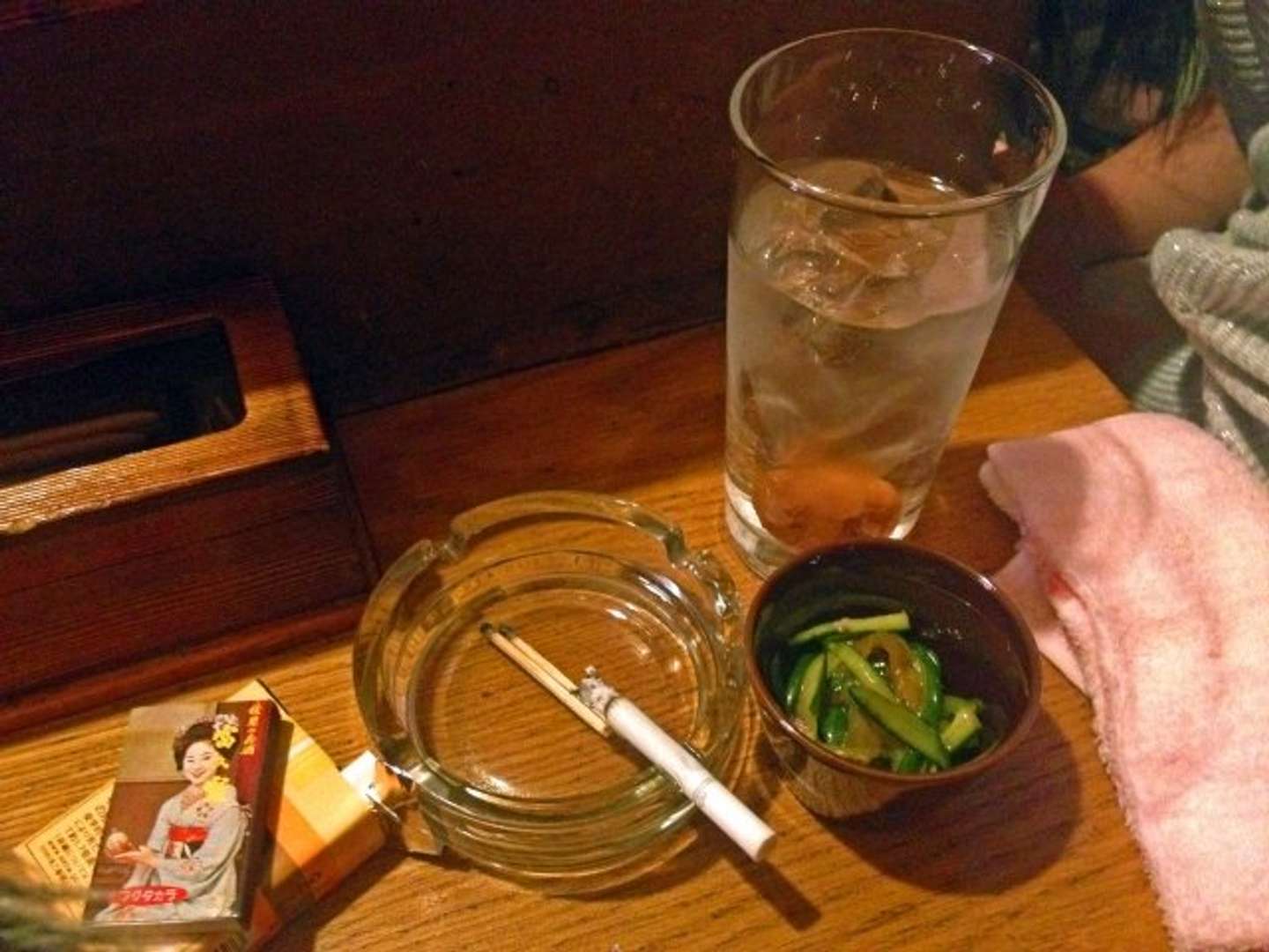 22時の居酒屋でタバコ吸ってたら 赤ちゃん連れの客に注意された Jタウンネット
