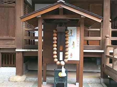 首回るカエルに超巨大数珠... 源平合戦ゆかりの地「須磨寺」の不思議オブジェたち