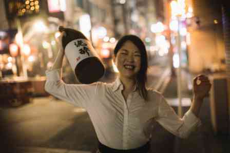 「合コン相手の男性が『僕のジュニアが』と下ネタトーク。酔った私は勘違いして...『その子のお名前は?』」【忘れられないお酒の失敗談】