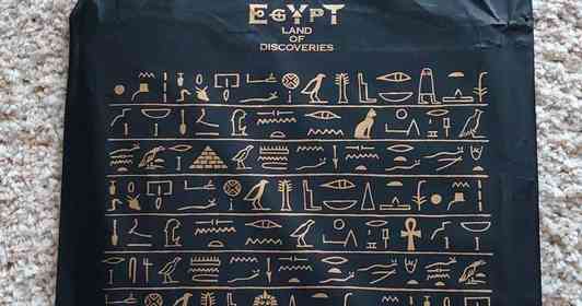 「古代エジプト展」の図録袋がカワイイと話題 ズラリと並ぶ「ヒエログリフ」には意味があるの?