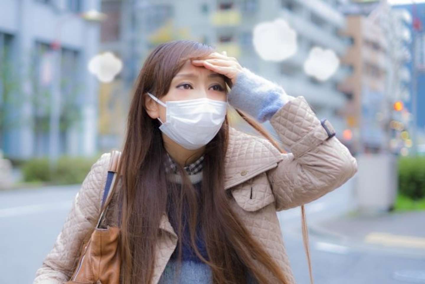 マスクで頭痛が...(画像はイメージ)