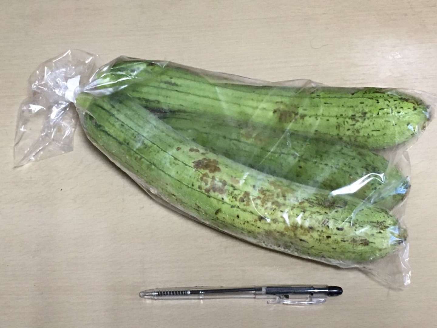 ボールペンよりもずっと大きい（画像は保里安則＠horiokinawaさん提供）